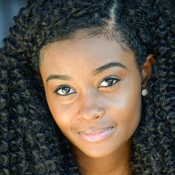 伊亞娜·哈雷 - 綁定演員 飾演Runway