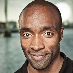 Sebastien Foucan 飾演 Anton Bogart