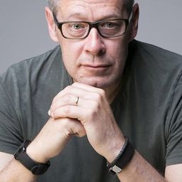 Matt Parkinson 飾演 Lurch