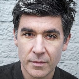 James Lance 飾演 Gringolini