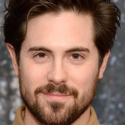 Chris McNally 飾演 Cody