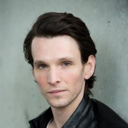 莎斌•譚貝亞 - 東德名模日記演員 飾演Rudi