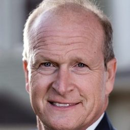 Jerry Clarke 飾演 Wrangler / Llama Cowboy (voice)