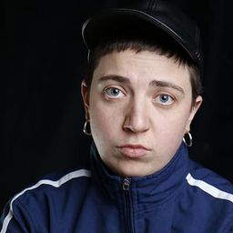 Anna Solomin 飾演 Corridor Veteran