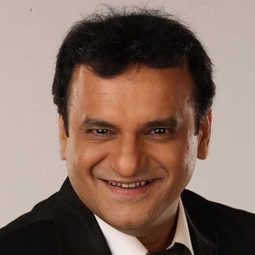 Paresh Ganatra 飾演 Manish Chand Jain