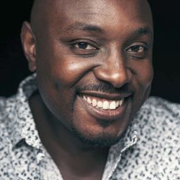 Clovis Kasanda 飾演 