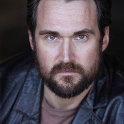 Billy Tilk 飾演 Bubba