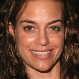 Jennifer Grant 飾演 Denise