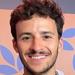 瓦倫提諾·阿隆索 飾演 Self - Pancho Delgado