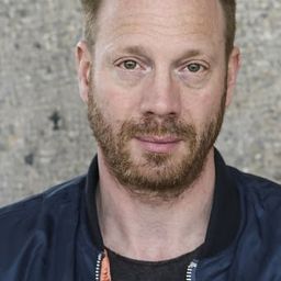 約翰方保洛 飾演 Heinrich Müller