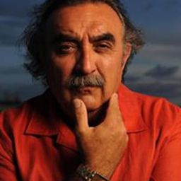 Alfonso Vallejo 飾演 Vecino