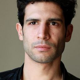 Lionel Cecilio 飾演 Philippe Masson