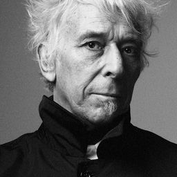 John Cale 飾演 Dick Winter