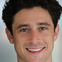 戴夫‧戴維斯 - Hazard演員 飾演John Lang