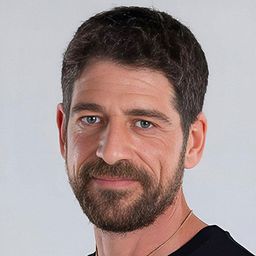 傑馬爾·胡納爾 飾演 Mert