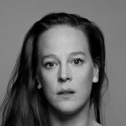 Bobbi Jene Smith 飾演 Self