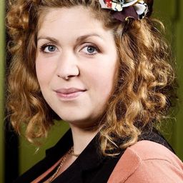 Baya Kasmi 飾演 Sybille