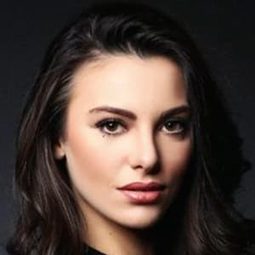 塗瓦娜·特克伊 飾演 Aslı