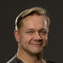 Puntti Valtonen - 馴鹿大冒險：響鹿飛飛演員 飾演Hirvas (voice)