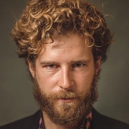 阿爾瓦羅·塞萬提斯 - 吻到未來演員 飾演Javier