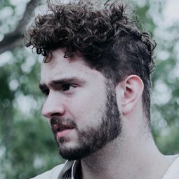 Carson Wise 飾演 Lorenzo Guardalini