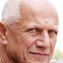 威廉·根特 飾演 Capt. Vinh