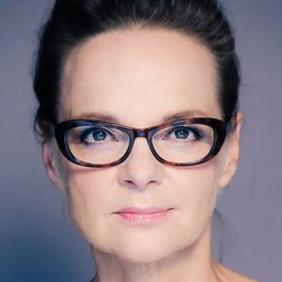 Sissy Höfferer - 說得出的秘密演員 飾演Anna