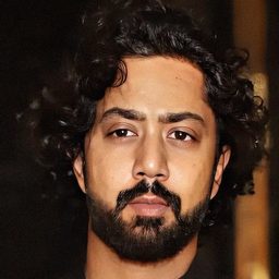 Abishek Joseph George 飾演 Yuvaraj