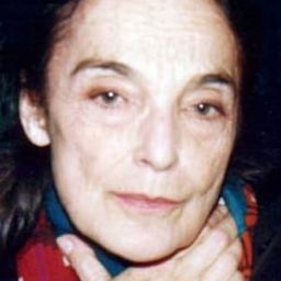 Elisabeth Kaza 飾演 Agnese