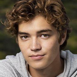 Matthew Sato 飾演 Grant