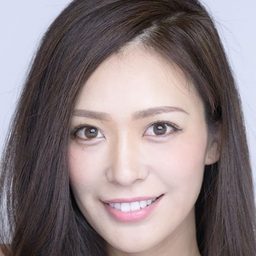 平塚千瑛 飾演 Woman at Nightclub with James