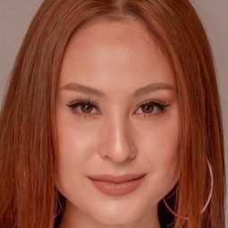 Usamanee Vaithayanon 飾演 May