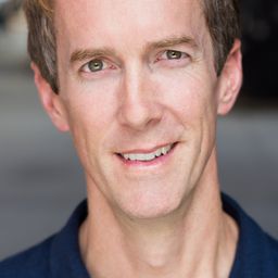 Adam Harrington 飾演 Wolfgang Bierman