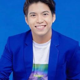 Nash Aguas 飾演 RJ