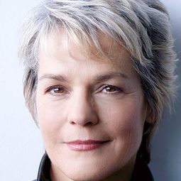 Victoria Snow 飾演 Dorinda