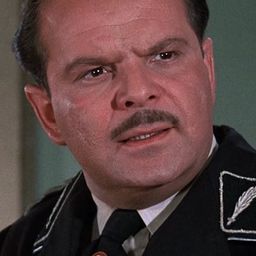 Howard Caine 飾演 Milt Diamond