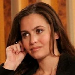 Serena Bonanno - 黑夜的偽裝演員 飾演Robbed Girl #1