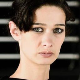 Megi Kobaladze 飾演 Eka