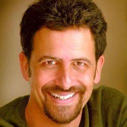 拉什·費加 - Sticks & Stones演員 飾演Paramedic #2