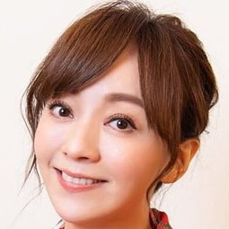 季芹 飾演 Xiaogin's Mom