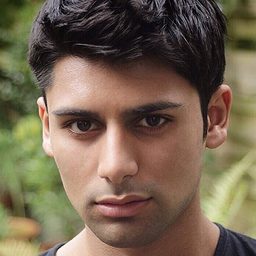 安東尼奧·阿奇爾 飾演 Clerk