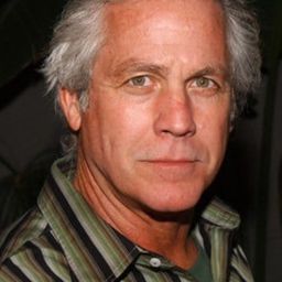 John Martin 飾演 Nelson Anello