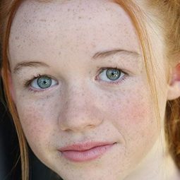 艾比·唐納利 - 馬里布救生營演員 飾演Lizzy