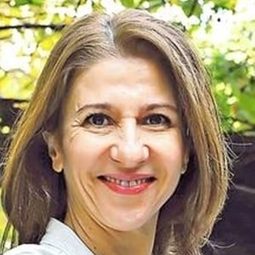 亞麗山卓·弗萊希納 飾演 Eva