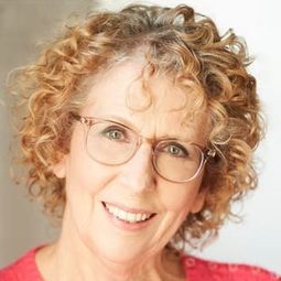 Janelle Hutchison 飾演 Addy