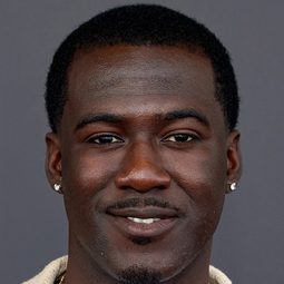 科維斯·博卡耶 - 我可以自己瘋演員 飾演Manny