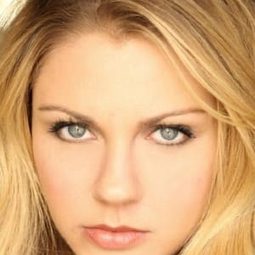 Paige Diaz 飾演 Candy Striper