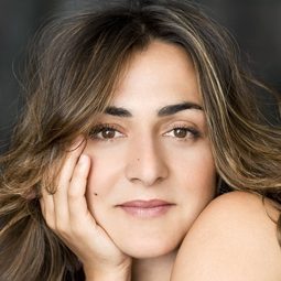 坎德拉·潘娜 - 論盡我阿媽演員 飾演Nina