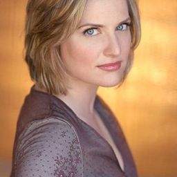 Maria McCann - 保姆的黑皮書演員 飾演Molly Sloan