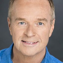 Bill Cooper 飾演 Major Reddick